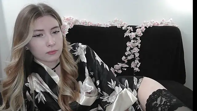 Snapshot of ErikaShyy chatting on 22, 4, 2026 ErikaShyy online show from 22, 4, 2026