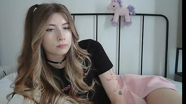 ErikaShyy online show from 2, 7, 2026