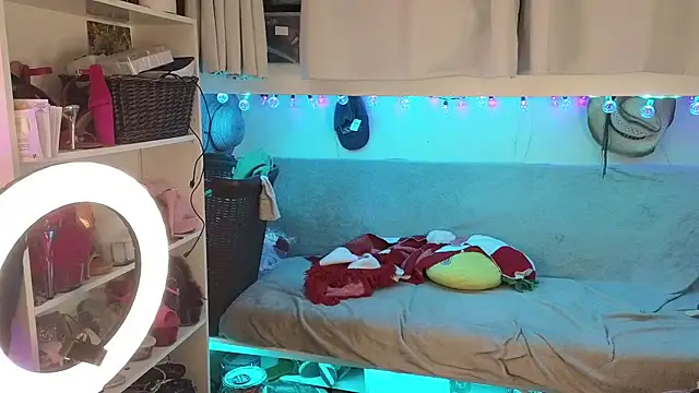 cunty tranny lydia online show from 17, 12, 2025