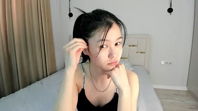 Lola Peach online show from 29, 3, 2026