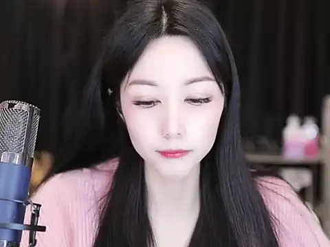 Nuyoah-77 online show from 22, 1, 2025