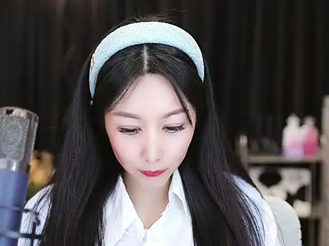 Nuyoah-77 online show from 23, 1, 2025