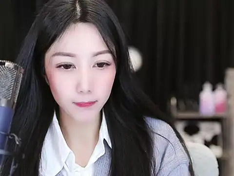 Nuyoah-77 online show from 1, 2, 2025