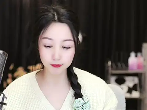 Nuyoah-77 online show from 8, 3, 2025