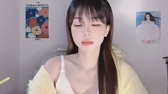 Snapshot of -Hottie chatting on 15, 12, 2025 -Hottie online show from 15, 12, 2025