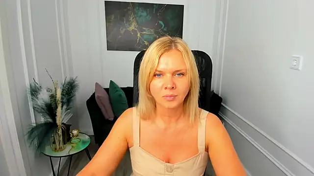 AgathaKlouin online show from 19, 5, 2026