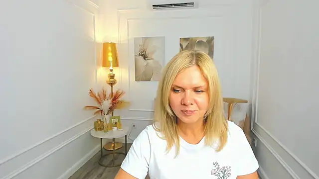 AgathaKlouin online show from 21, 5, 2026