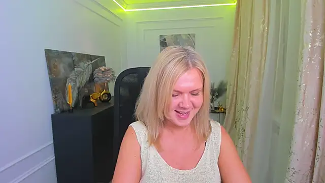 AgathaKlouin online show from 28, 5, 2026