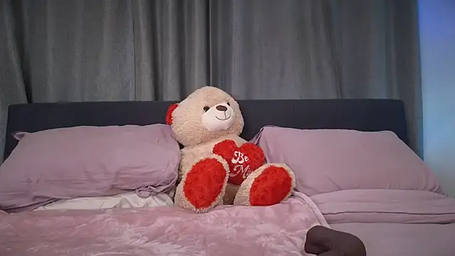 Snapshot of longislandprincess chatting on 1, 2, 2026 longislandprincess online show from 1, 2, 2026