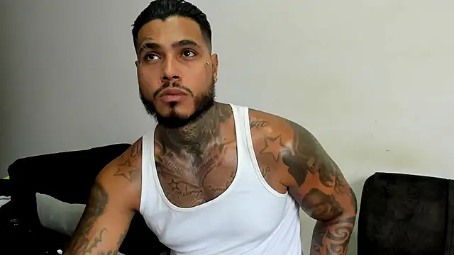 Snapshot of Exotic_tatto27121 chatting on 24, 4, 2026 Exotic tatto27121 online show from 24, 4, 2026