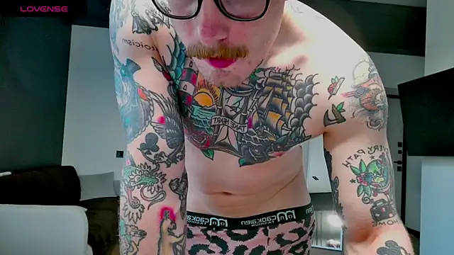Snapshot of white_King9999 chatting on 24, 6, 2026 white King9999 online show from 24, 6, 2026