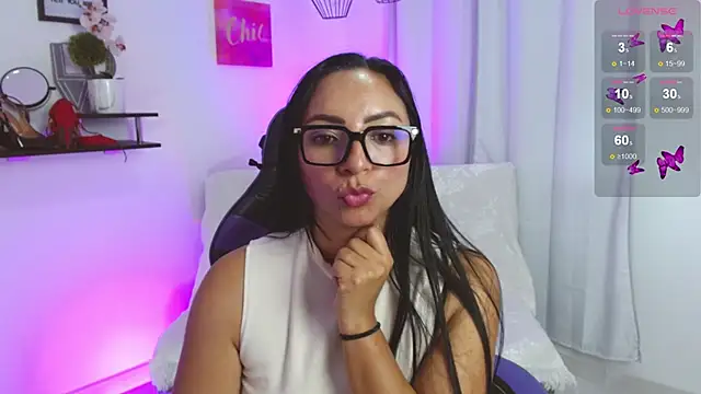 Emmi Cam online show from 15, 4, 2026