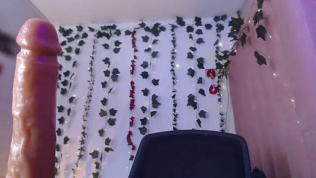 Snapshot of SarahStones chatting on 19, 4, 2026 SarahStones online show from 19, 4, 2026