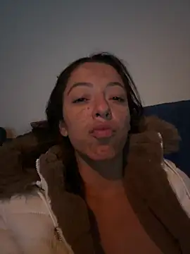 Snapshot of leelecarolinna chatting on 8, 7, 2026 leelecarolinna online show from 8, 7, 2026