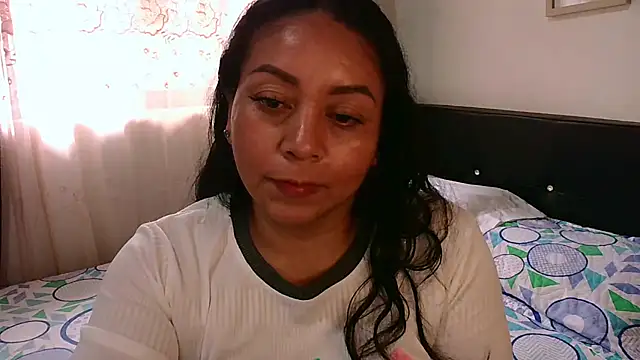 Snapshot of zaray_bella chatting on 6, 6, 2026 zaray bella online show from 6, 6, 2026