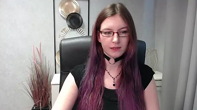 emmaxDelight online show from 12, 12, 2024