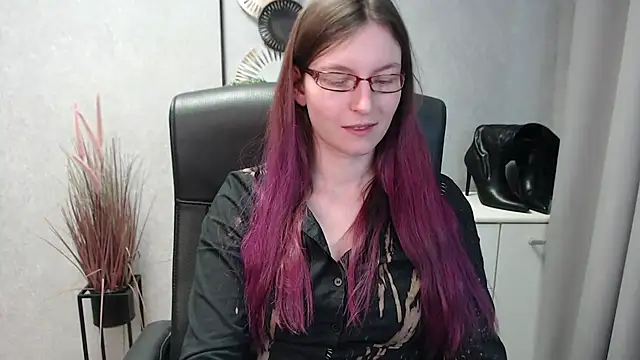 emmaxDelight online show from 1, 2, 2025