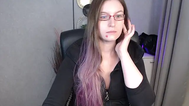 emmaxDelight online show from 2, 10, 2025