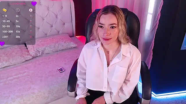 Snapshot of zoe_jones13 chatting on 17, 1, 2025 zoe jones13 online show from 17, 1, 2025