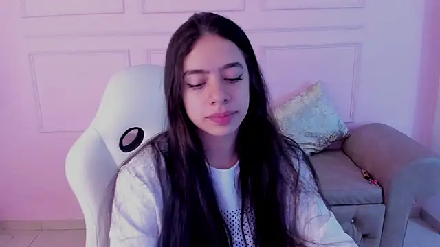 zoe turnner 18 online show from 10, 10, 2025