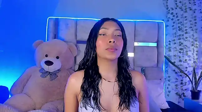 KarolRojas  online show from 4, 2, 2025