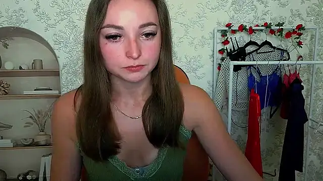  Barbie Kiss  online show from 25, 9, 2025