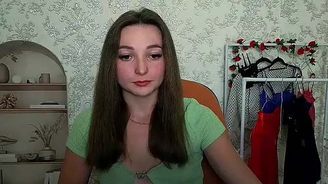  Barbie Kiss  online show from 2, 10, 2025