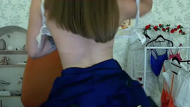  Barbie Kiss  online show from 20, 10, 2025