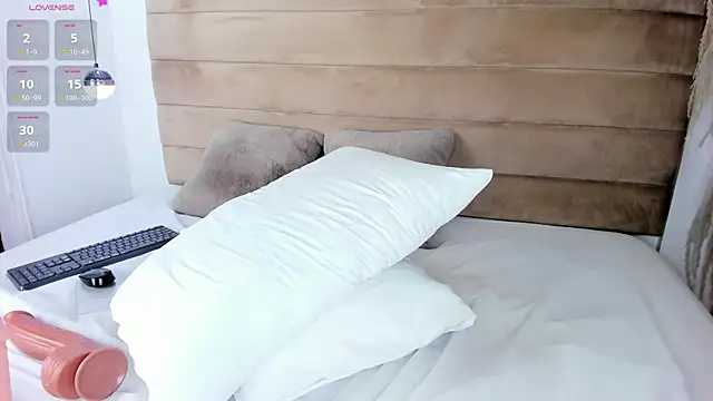 IsabellaJonns online show from 5, 12, 2024