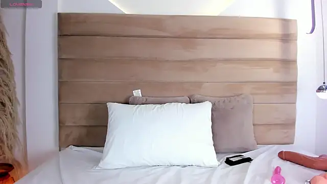 IsabellaJonns online show from 12, 1, 2025