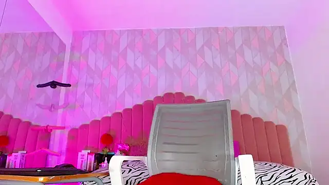 Snapshot of angelyy_02 chatting on 5, 2, 2025 angelyy 02 online show from 5, 2, 2025