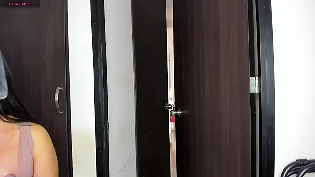 emily huddson  online show from 1, 2, 2025