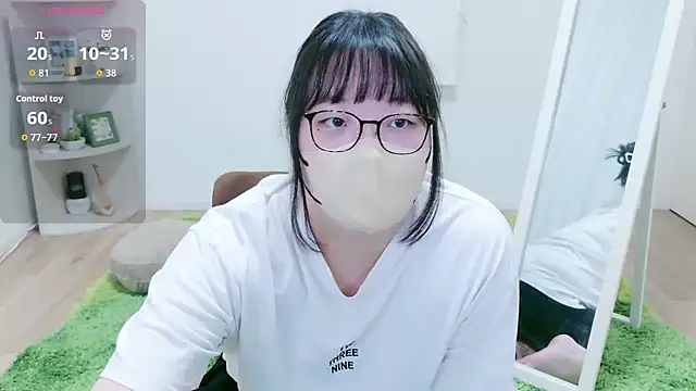 Snapshot of o-Aya-o chatting on 17, 10, 2025 o-Aya-o online show from 17, 10, 2025