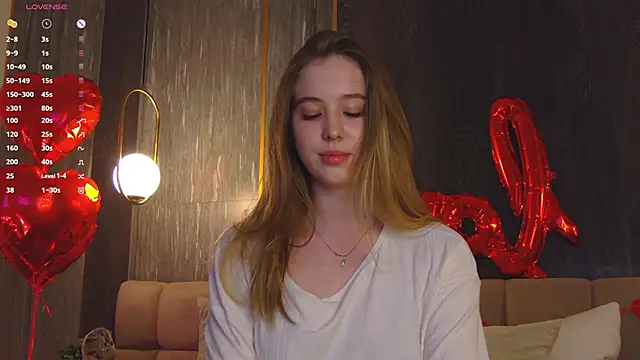 LoraineLuff online show from 21, 2, 2025