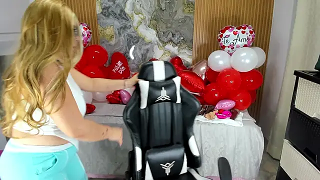 Danna topless online show from 10, 2, 2025