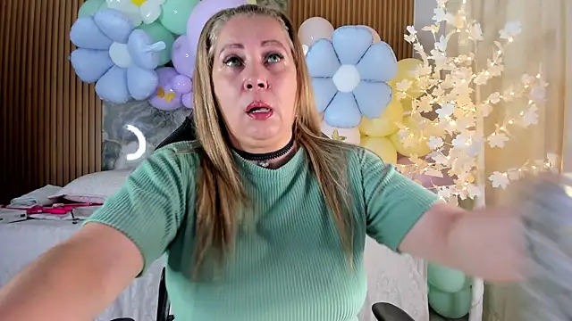 Danna topless online show from 7, 4, 2026