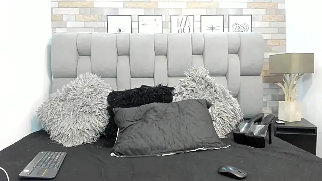 KariinaTaylor online show from 3, 3, 2026