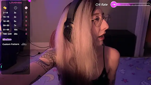 Snapshot of lovelylucyy chatting on 23, 12, 2024 lovelylucyy online show from 23, 12, 2024