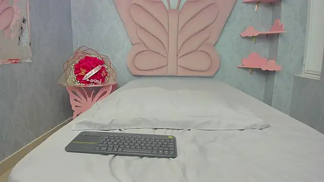 Snapshot of MaddyCute4u chatting on 14, 2, 2025 MaddyCute4u online show from 14, 2, 2025