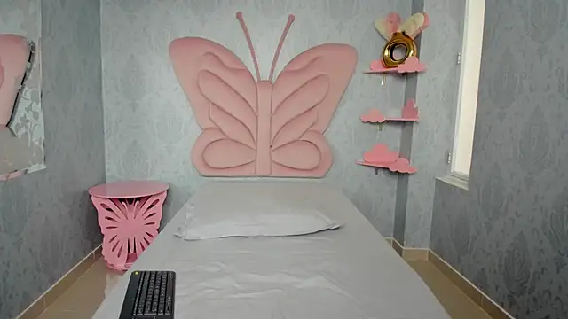 Snapshot of MaddyCute4u chatting on 19, 2, 2025 MaddyCute4u online show from 19, 2, 2025