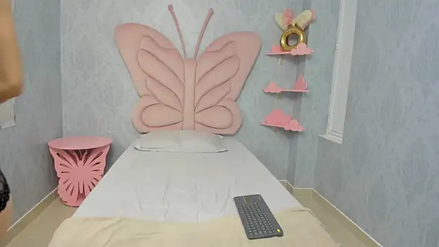 Snapshot of MaddyCute4u chatting on 21, 2, 2025 MaddyCute4u online show from 21, 2, 2025