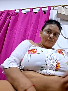 Snapshot of Horny-Mommy-Dirty chatting on 1, 7, 2026 Horny-Mommy-Dirty online show from 1, 7, 2026