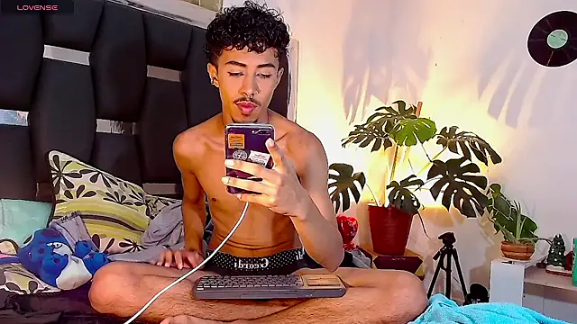 Snapshot of RyanRizzo chatting on 14, 12, 2024 RyanRizzo online show from 14, 12, 2024