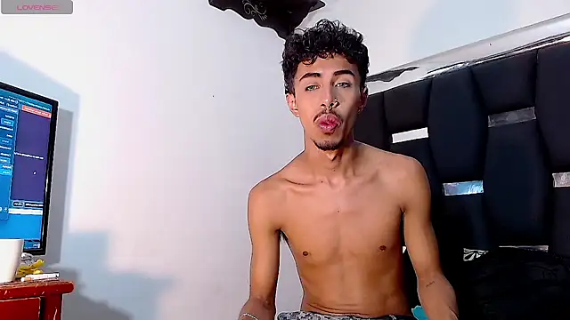 Snapshot of RyanRizzo chatting on 15, 12, 2024 RyanRizzo online show from 15, 12, 2024