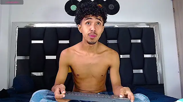 Snapshot of RyanRizzo chatting on 14, 2, 2025 RyanRizzo online show from 14, 2, 2025