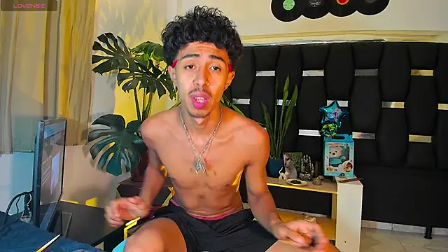 Snapshot of RyanRizzo chatting on 28, 2, 2025 RyanRizzo online show from 28, 2, 2025