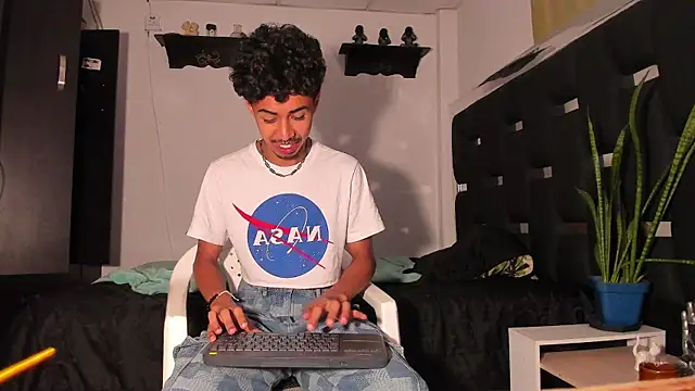 Snapshot of RyanRizzo chatting on 19, 3, 2025 RyanRizzo online show from 19, 3, 2025