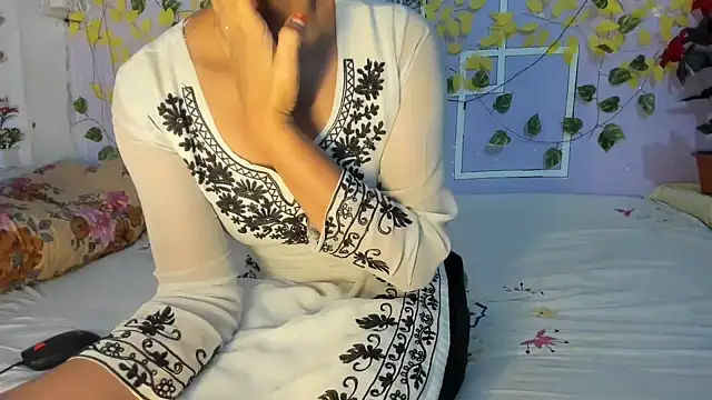 Snapshot of aarjulove chatting on 6, 5, 2026 aarjulove online show from 6, 5, 2026