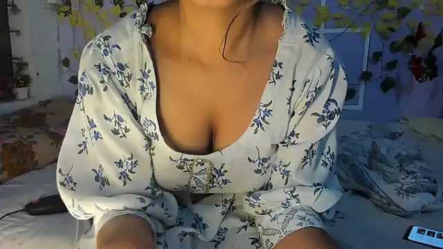 Snapshot of aarjulove chatting on 7, 5, 2026 aarjulove online show from 7, 5, 2026