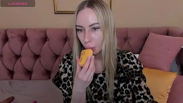 Snapshot of Diana_Garrett chatting on 23, 2, 2025 Diana Garrett online show from 23, 2, 2025